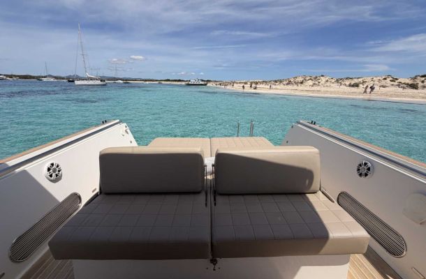 Cuándo reservar un barco en Ibiza: cómo planificar tu charter con antelación