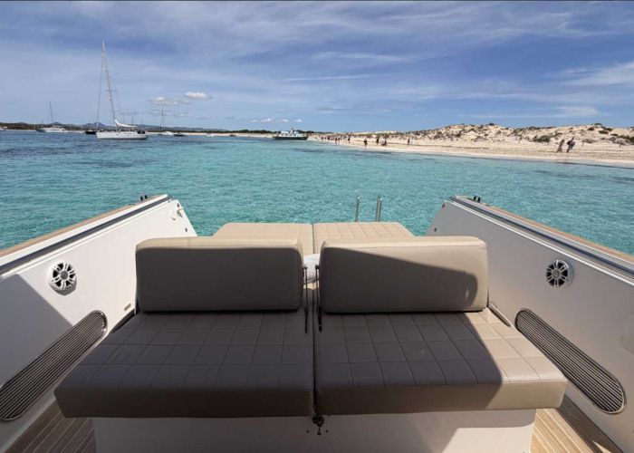 Cuándo reservar un barco en Ibiza: cómo planificar tu charter con antelación